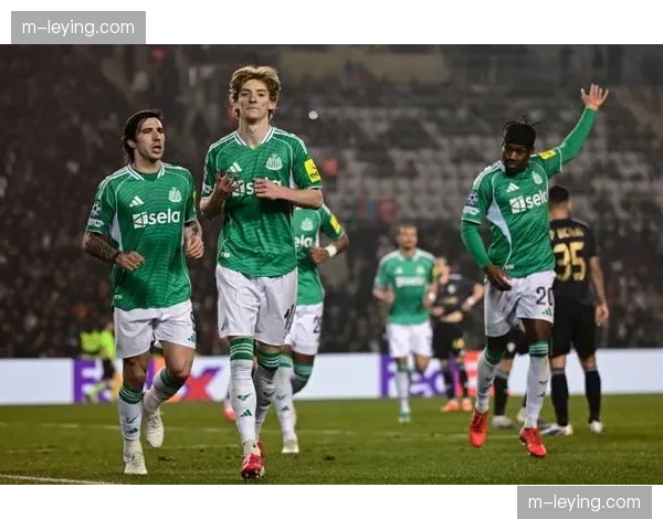 纽卡斯尔联客场6-1横扫卡拉巴赫，戈登半场大四喜创欧冠纪录