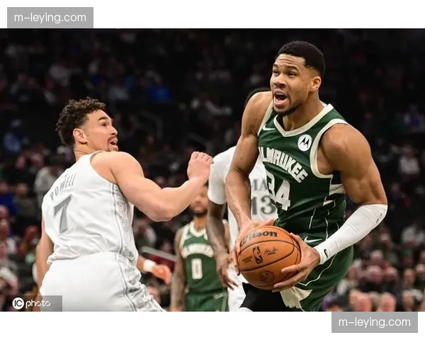 字母哥统治内线，雄鹿大胜篮网完成赛季横扫